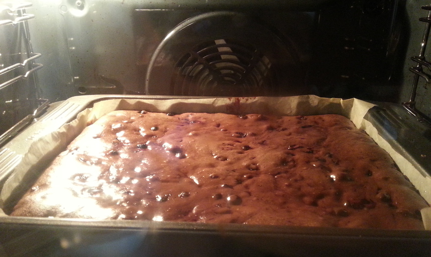 Шоколадный пирог с черникой