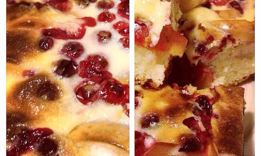 Яблочно-клюквенный пирог со сметанной заливкой