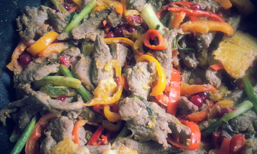 Телятина с апельсинами и сладким перцем