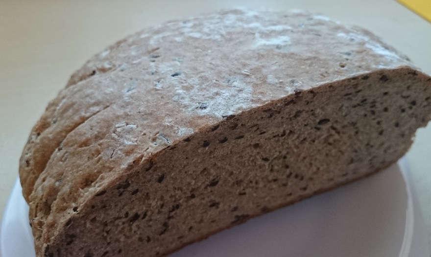 Хлеб с цельнозерновой мукой и семенами льна