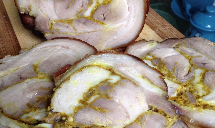 Рулет из рульки с куриной начинкой