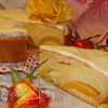 Пирог с персиками и шафраном в сметанной глазури