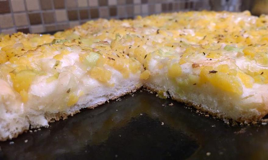 Фокачча с тыквой, чесноком и луком