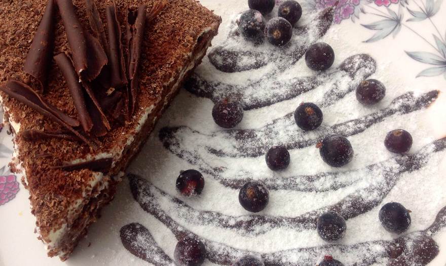 Шоколадный торт с миндалем