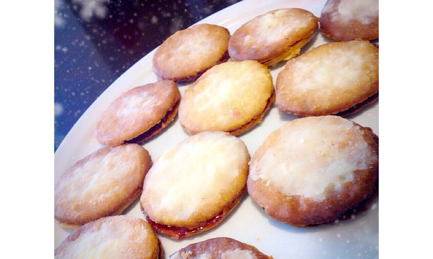 Печенье с малиновым джемом