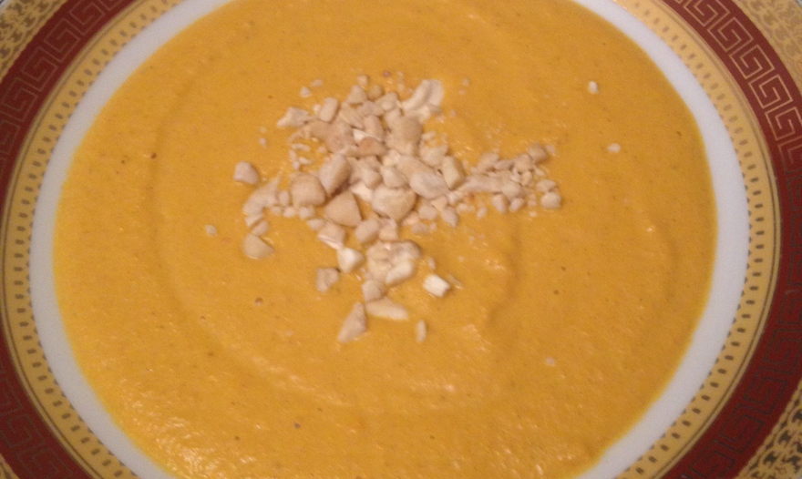 Крем-суп из моркови с миндальным орехом