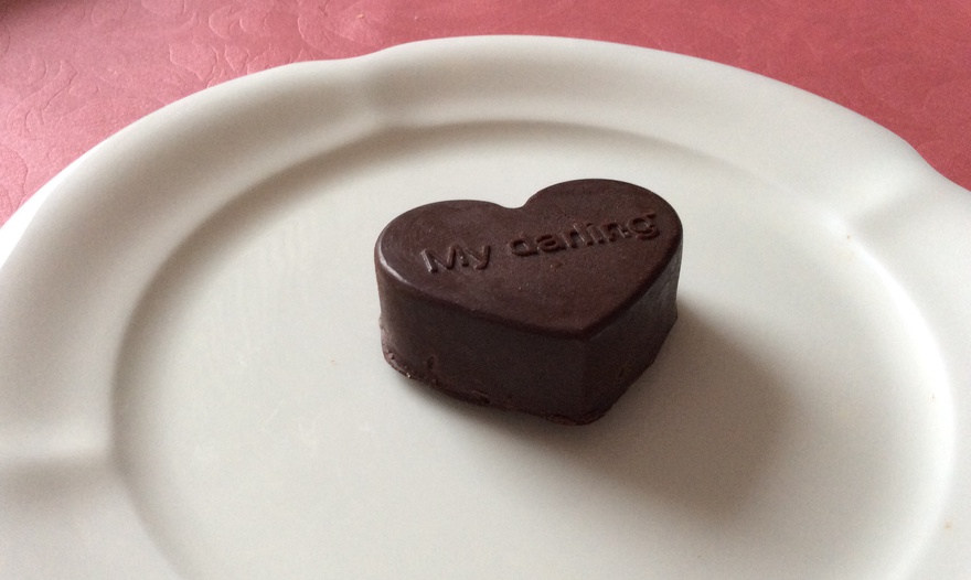 Шоколадные конфеты с тыквенным кремом, мандариновым мармеладом и миндалем