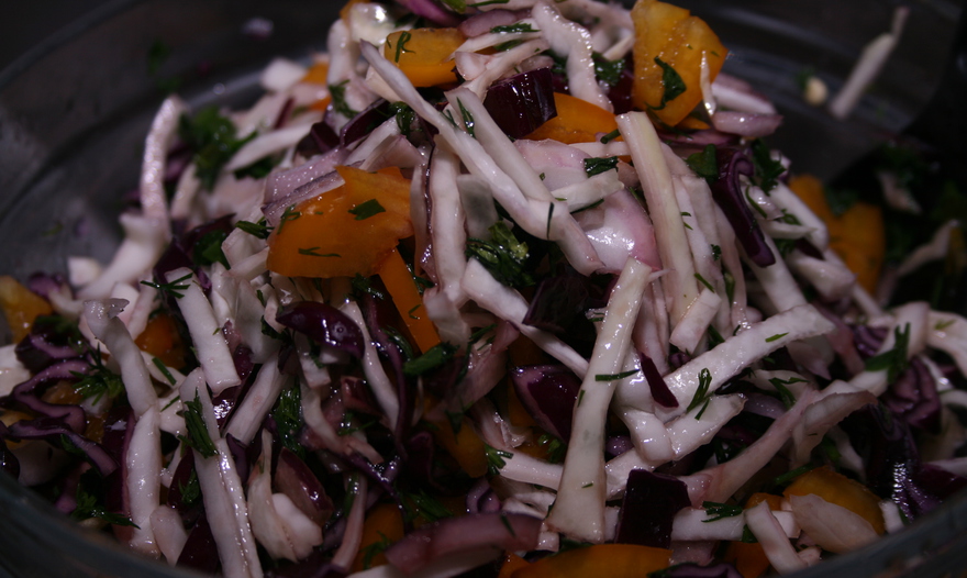 Салат из двух видов капусты