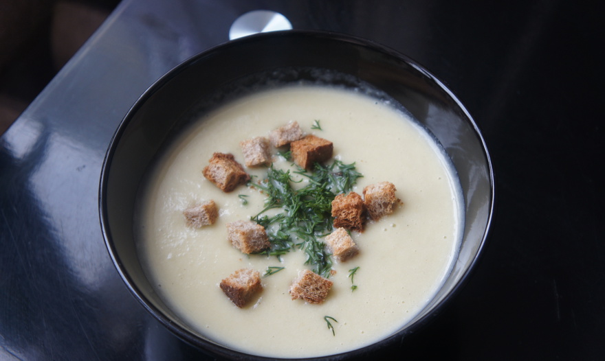 Суп-пюре из сельдерея и лука-порея