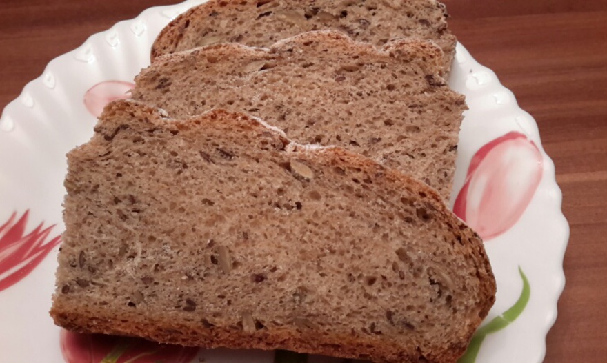 Ржаной хлеб с тыквенными и льняными семечками