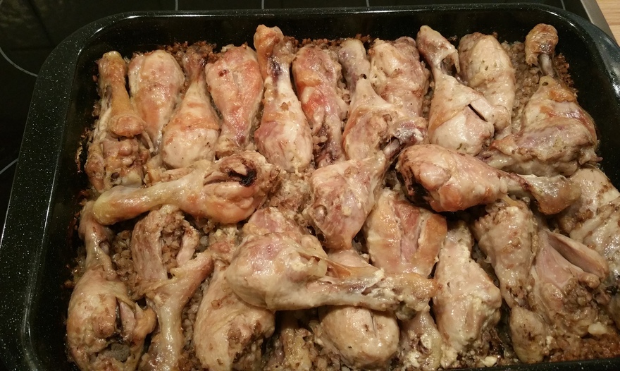 Курица с гречкой, запеченная в духовке