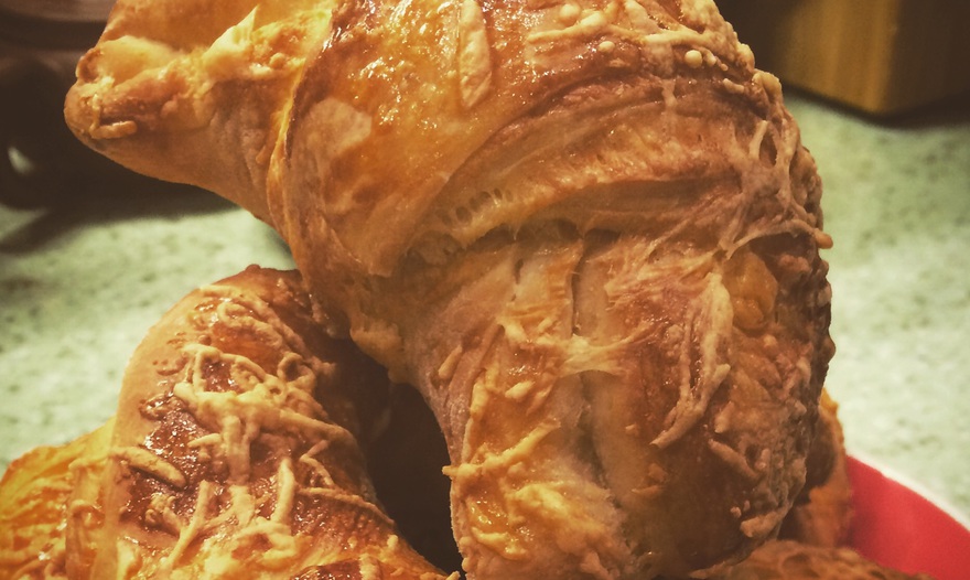 Сырные круассаны