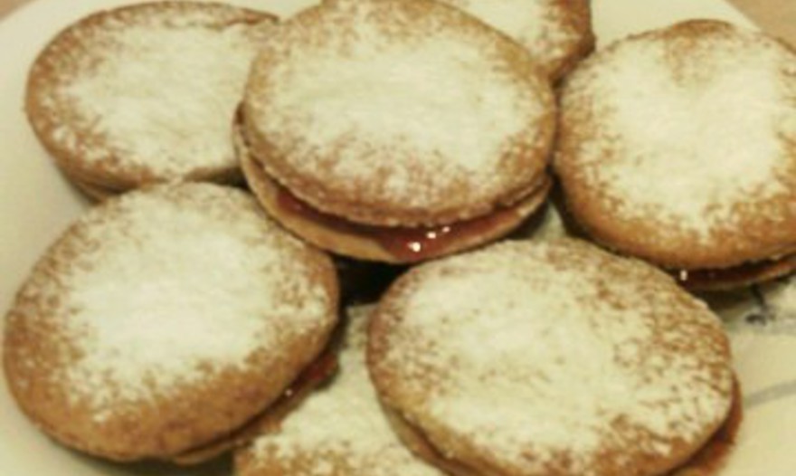 Печенье с малиновым джемом