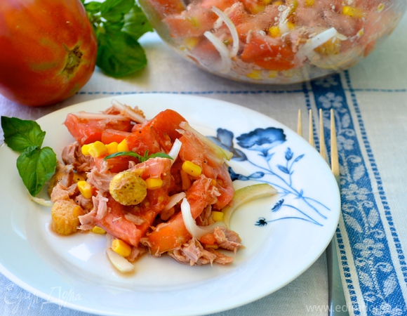 Салат с помидорами и тунцом "5 минут"