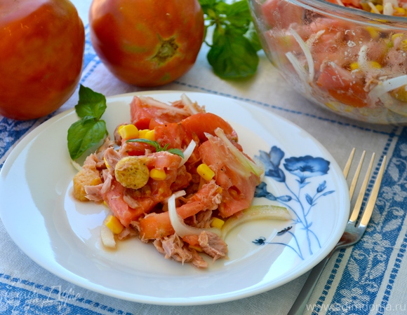 Салат с помидорами и тунцом "5 минут"