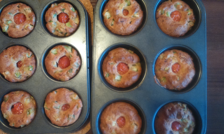 Маффины с цукини, сыром и помидорами черри