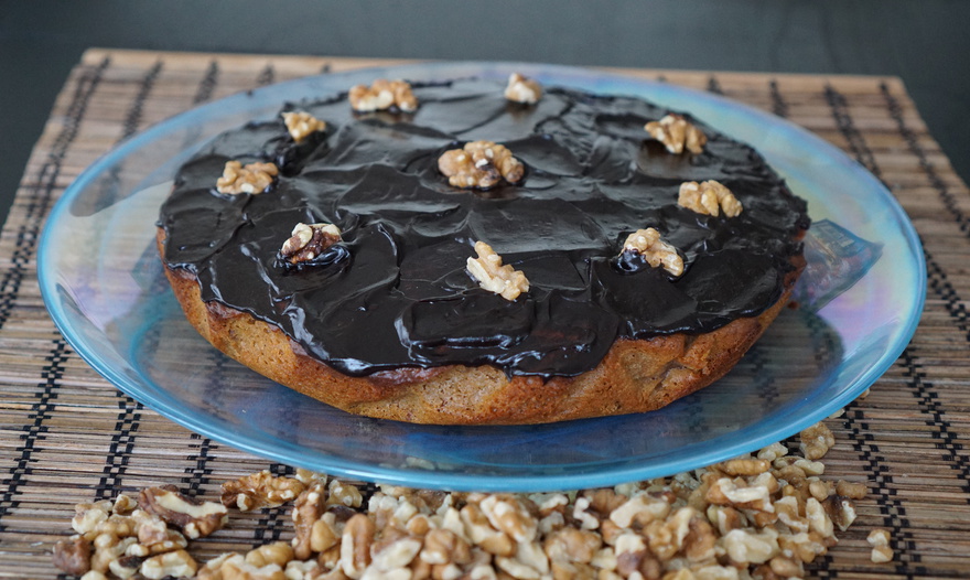 Чайный медовик с грецкими орехами