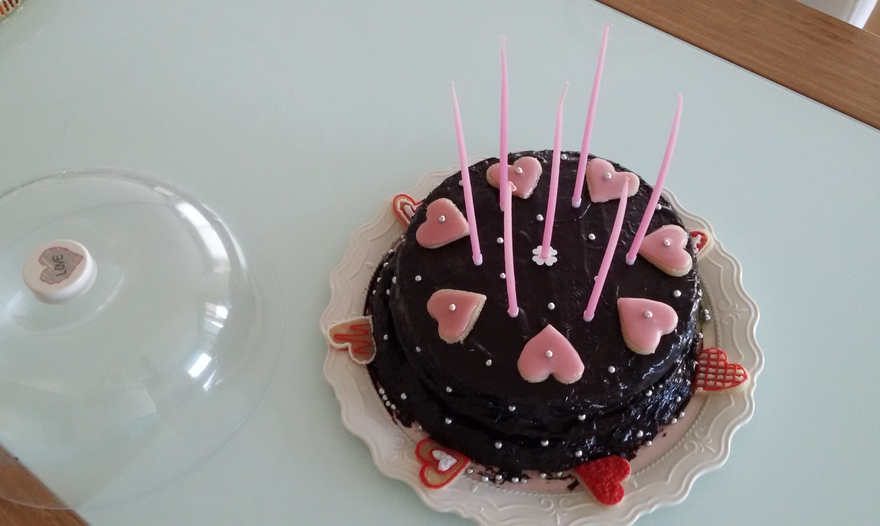 Тройной торт с кремом, покрытый шоколадом (Tripla torta alla crema ricoperta di cioccolato)