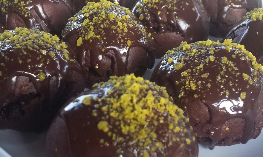 Печенье шоколадное с фисташками