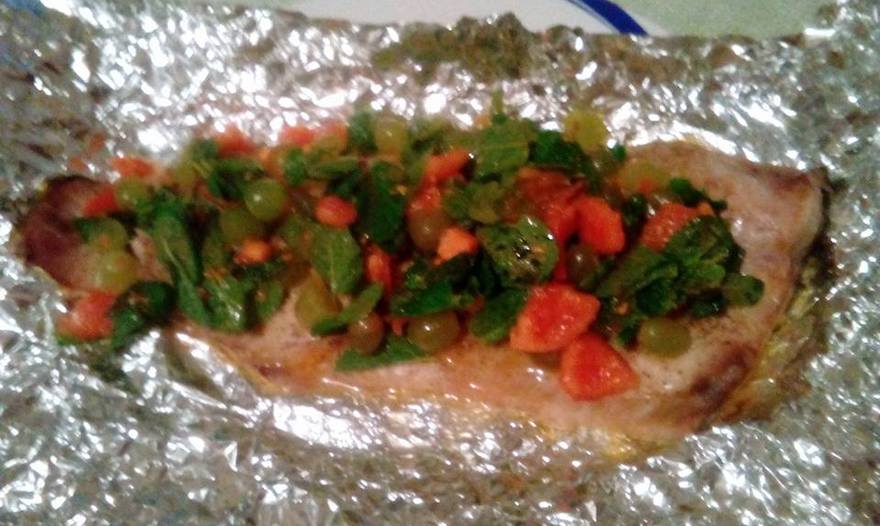 Дорада под соусом из винограда и тархуна