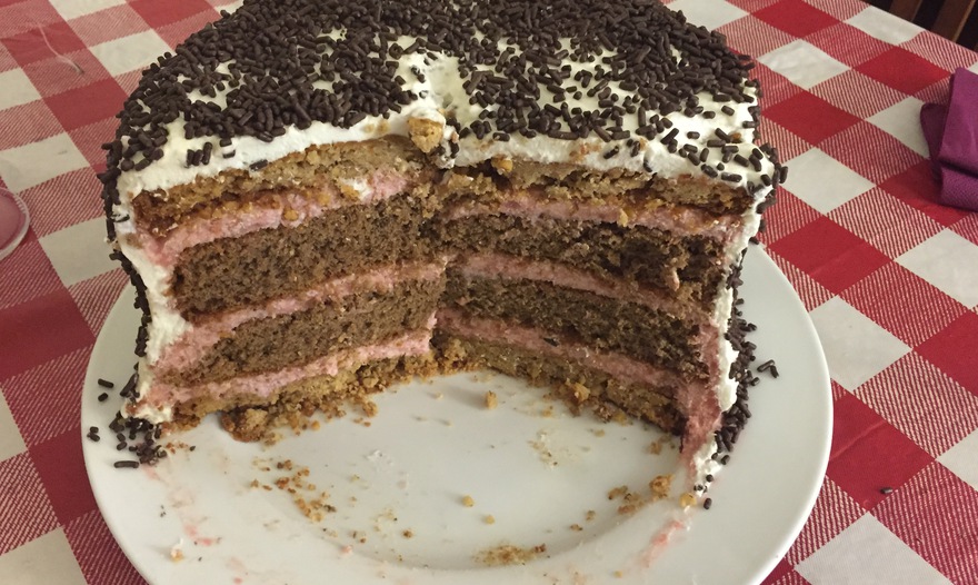 Комбинированный торт "Праздничный клубничный"