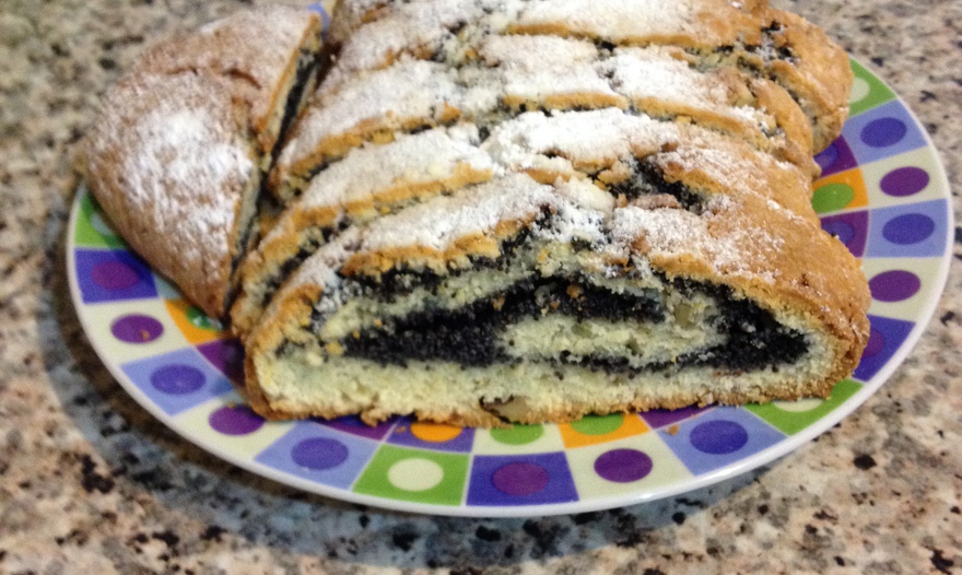 Творожно-маковый рулет