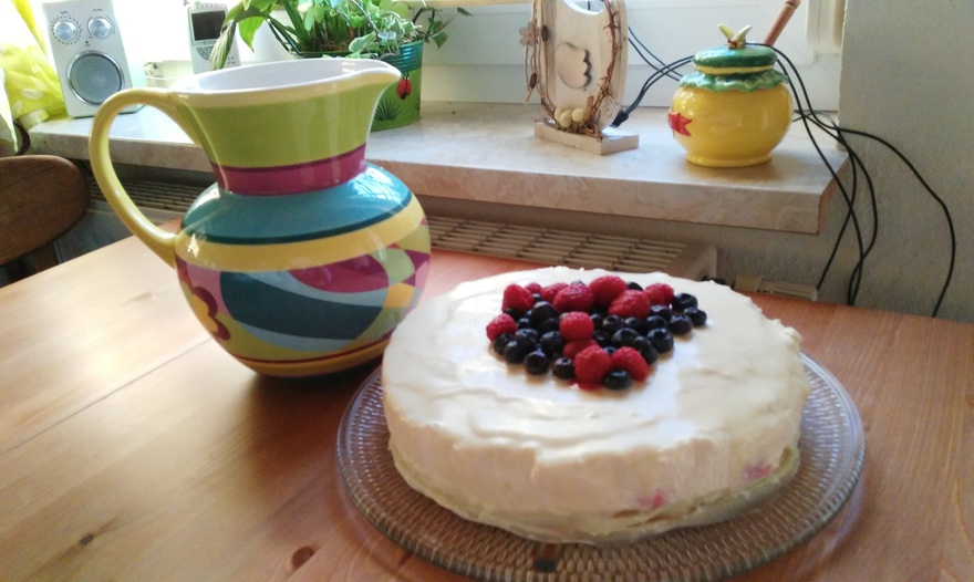 Творожный торт-мусс с ягодами в белом шоколаде