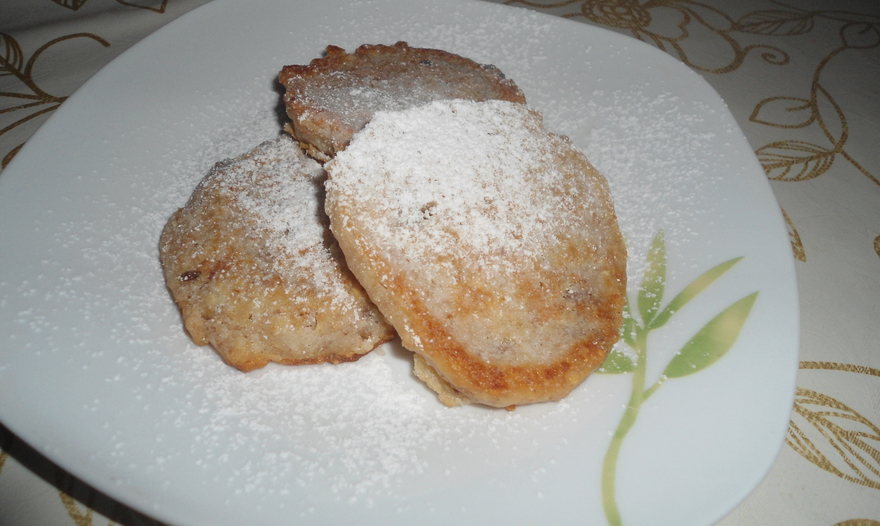 Овсяные оладушки на кефире с изюмом и корицей 