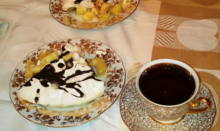 «Павлова» с ананасом и маракуйей