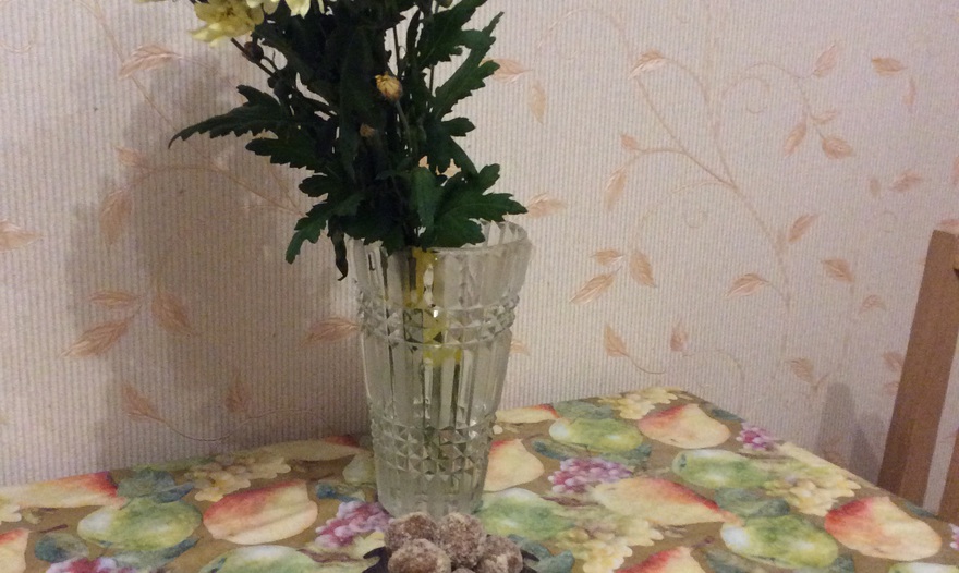 Шоколадные конфеты с кешью и халвой