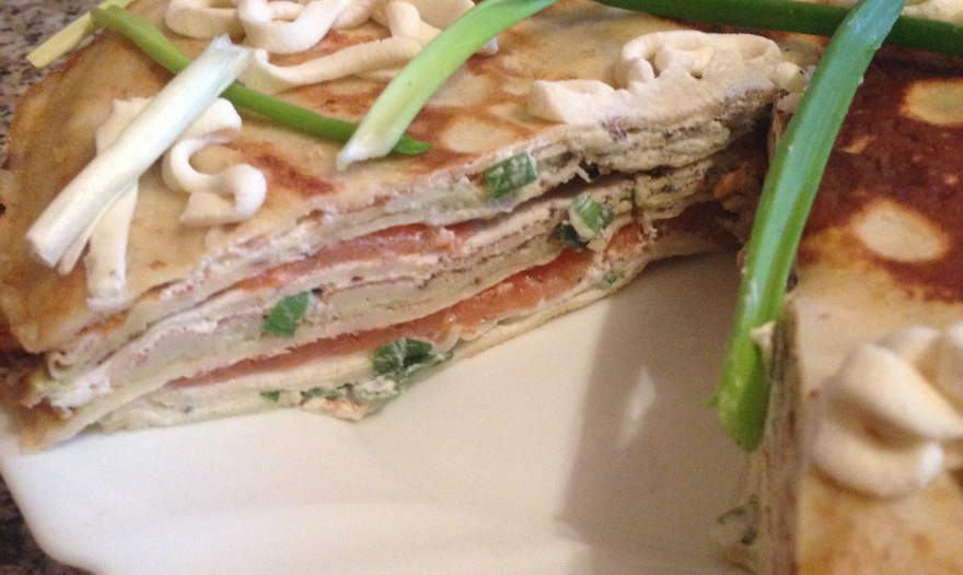 Блинный торт на цельнозерновой муке с семгой