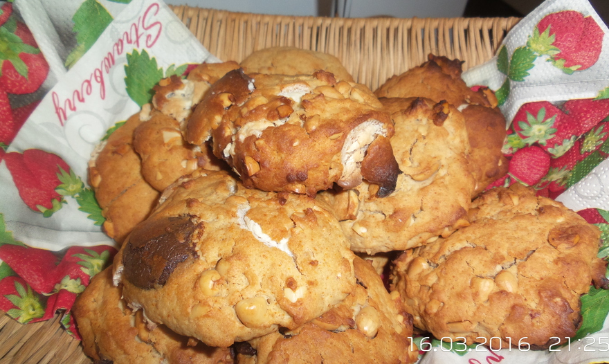 Печенье с белым шоколадом, кофе и макадамией 