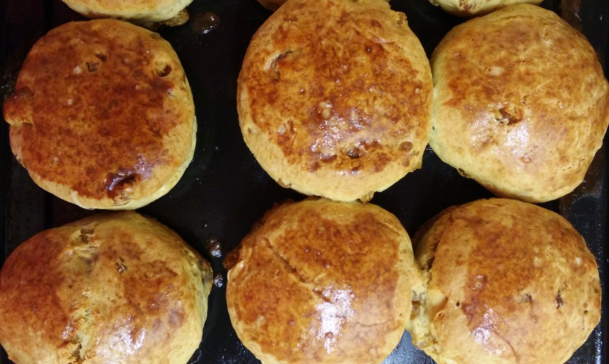 Булочки с курагой и имбирным вареньем