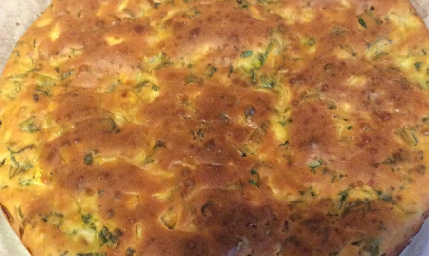 Нежный пирог с яйцами и зеленым луком