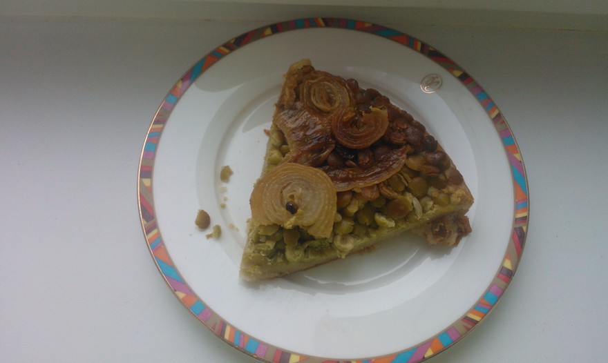 Луково-гороховый пирог