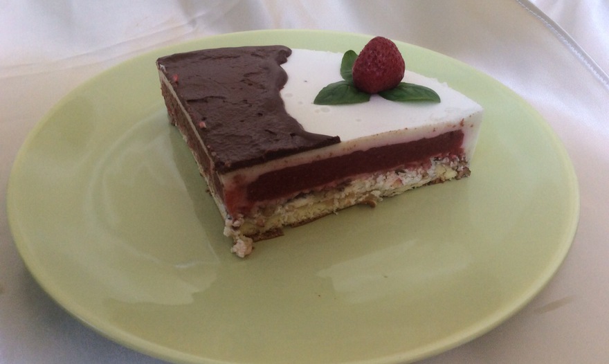 Торт «Клубника и базилик»