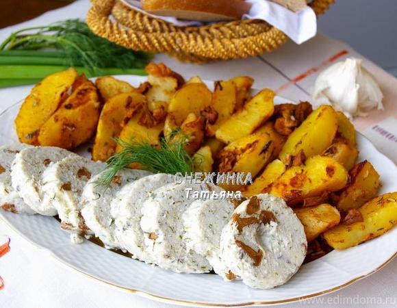 Рыбная колбаса с лисичками и картофелем «по-дачному»