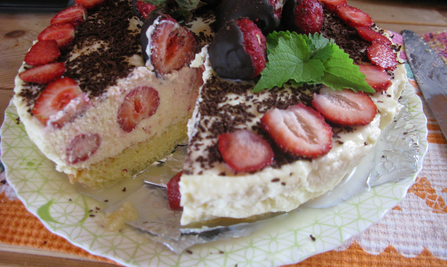 Творожный торт-мусс с ягодами в белом шоколаде