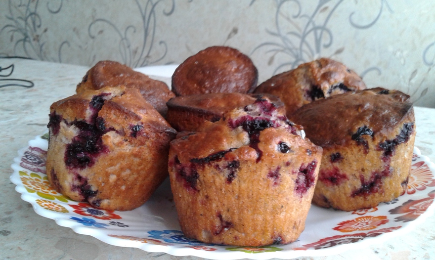 Йогуртовые маффины с черной смородиной