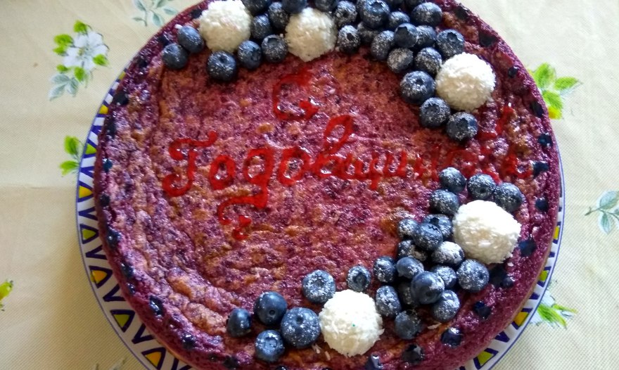 Трехслойный творожно-ягодный торт