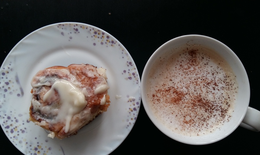 Булочки с корицей, шоколадом и миндалем