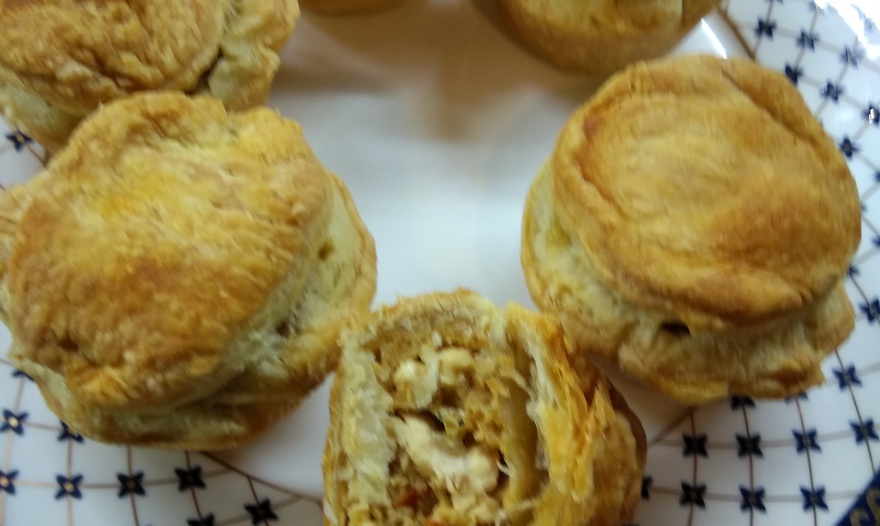 Мини-торт "Яблоневый цвет" + рецепт слоеного бездрожжевого теста