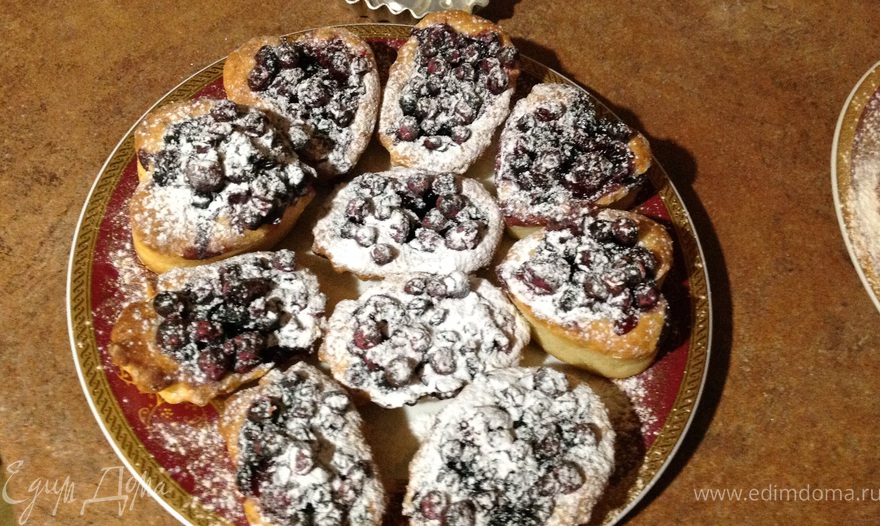 Ватрушки с голубикой и яблоком