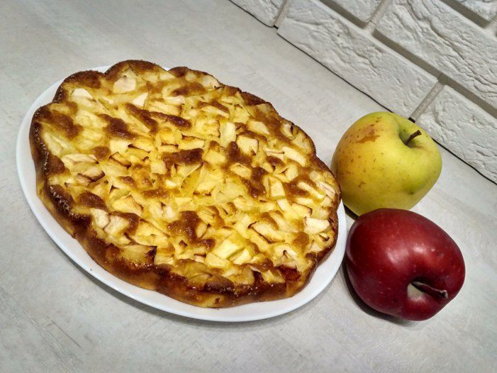 Французский яблочный пирог (Gâteau invisible aux pommes)