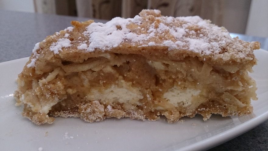 Болгарский пирог с творогом и яблоками
