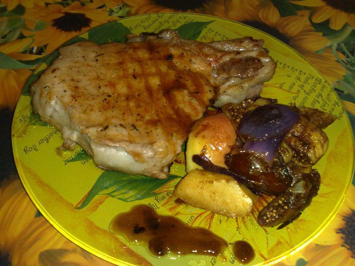 Свиная корейка с яблочно-инжирным чатни