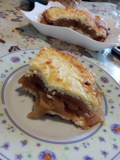 Творожная запеканка с яблоками и корицей