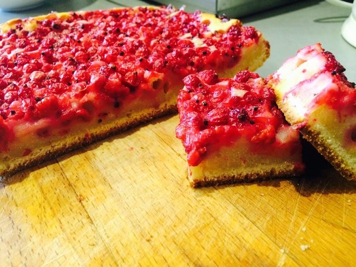 Пирог с красной смородиной