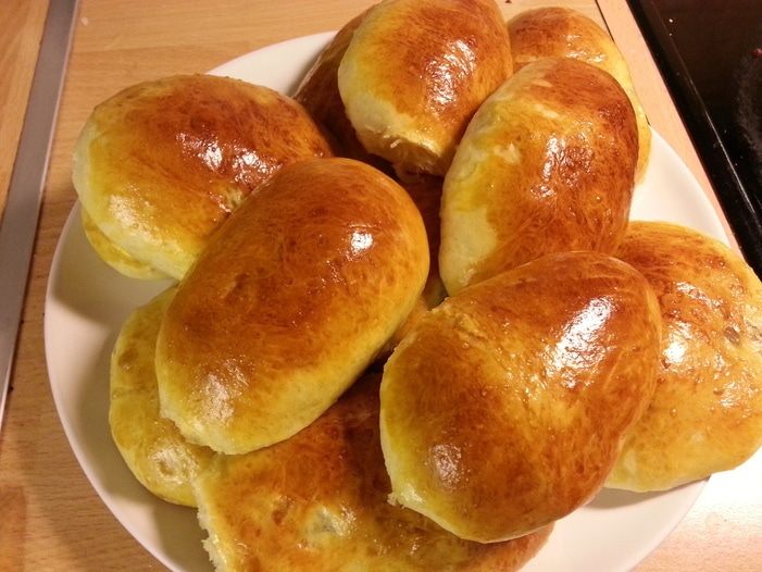 Пирожки с зеленым луком и яйцом