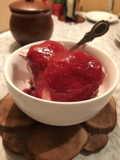 Семифредо из рикотты с малиной и миндальным печеньем